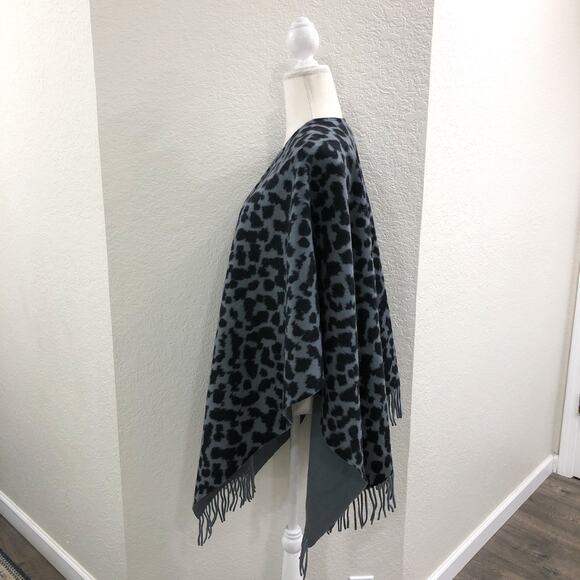 NWT Brooks Brothers Wool Cashmere Animal Print Ruana Wrap Shawl Fringe - Picture 3 of 9